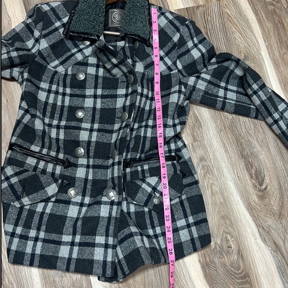 Women’s double d Ranchwear medium coat - Picture 12 of 12